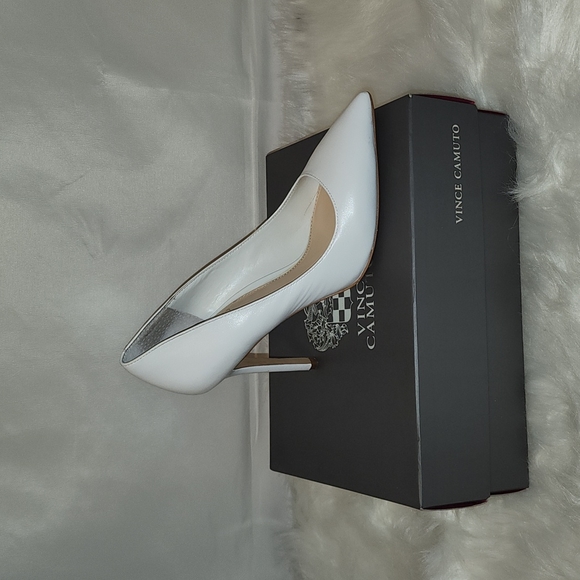 Vince Camuto Shoes - Vince Camuto White Heels 7.5